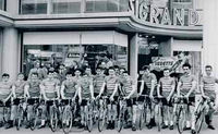 L'équipe cycliste des magasins Sigrand à Brest